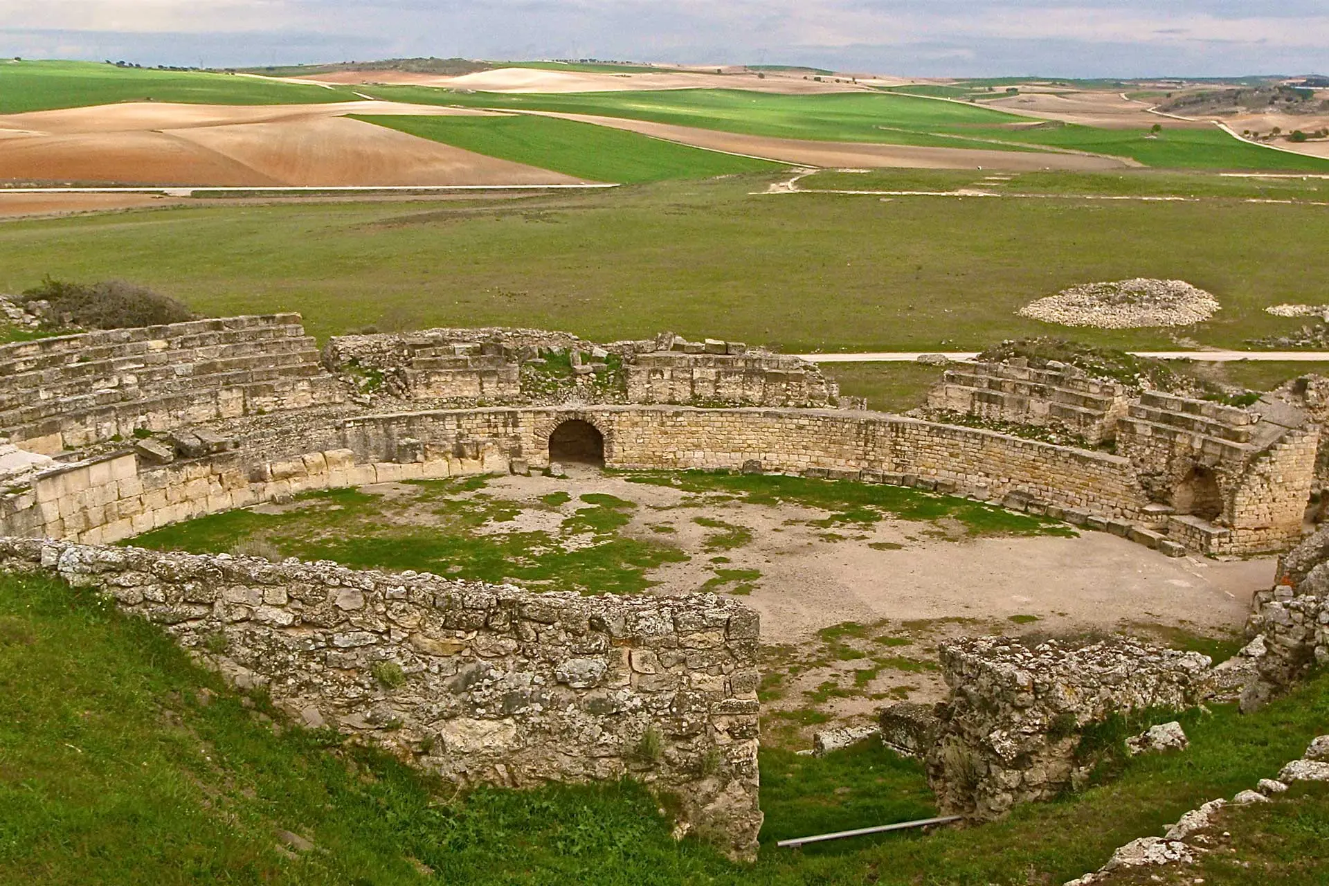 Amphithéâtre romain du Site Archéologique de Segóbriga dans la commune de Saelices, Cuenca (Espagne)